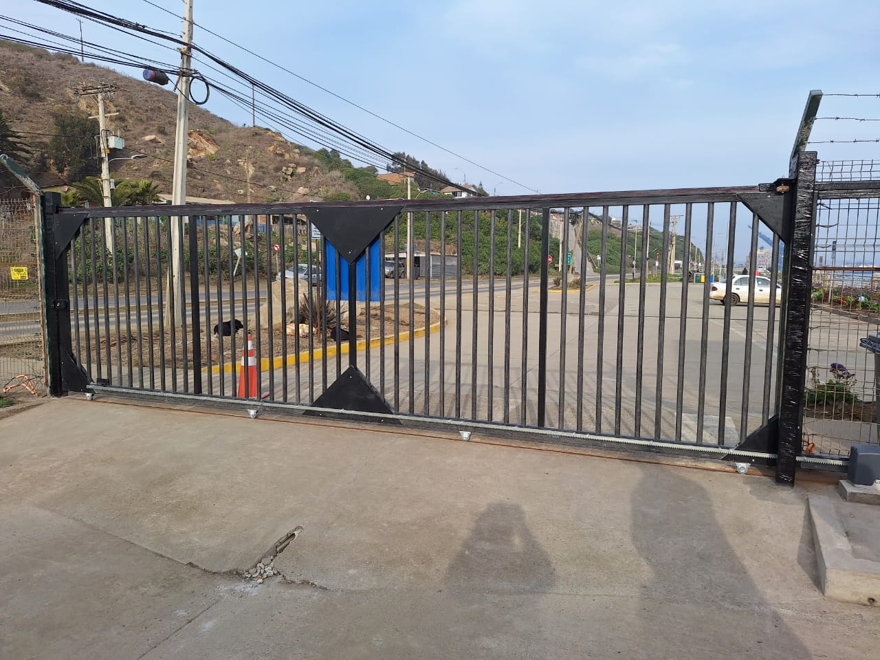 Portón FRP anticorrosivo – INDPUL